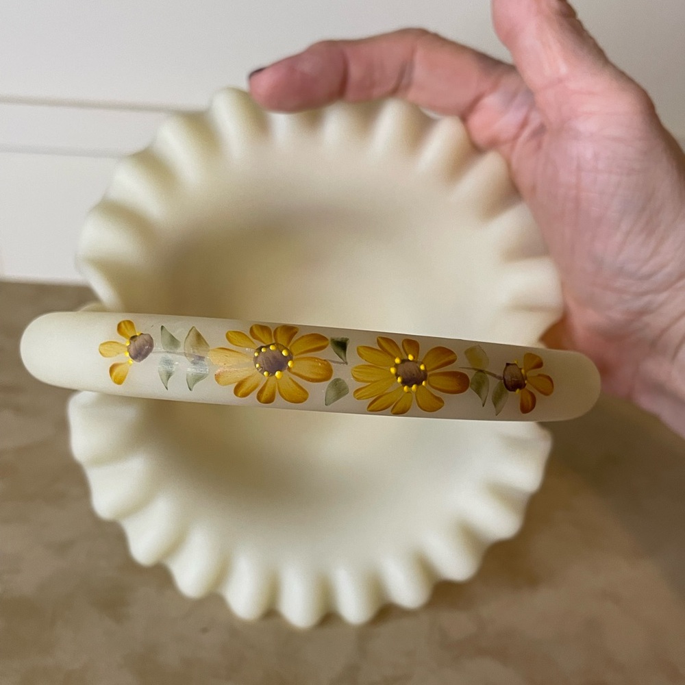 Fenton Satin Custard Glass Ruffled Glass Basket - Hand Painted & Signed - Picture 7 of 13